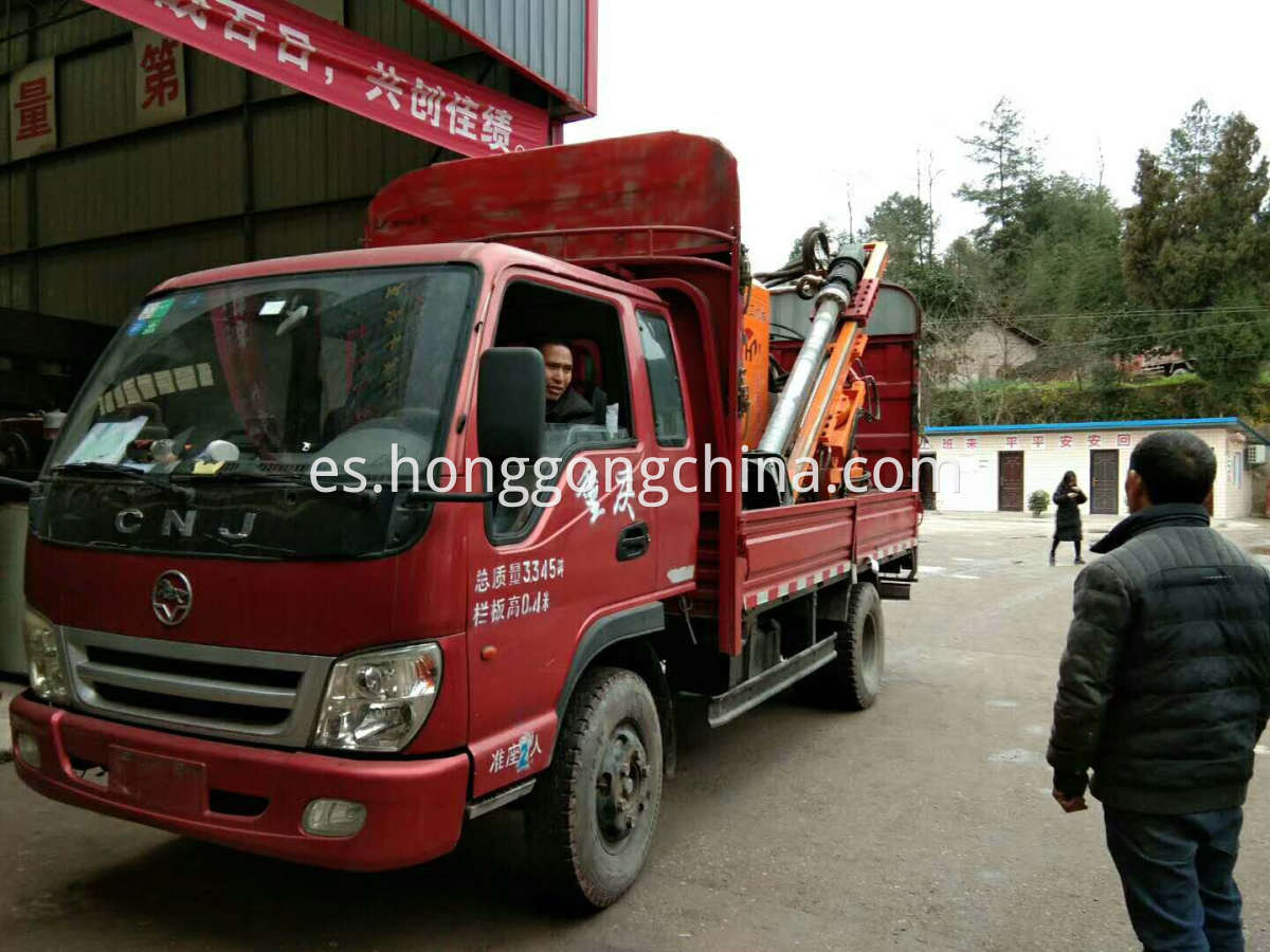 truck mounted highway guardrail drilling machine